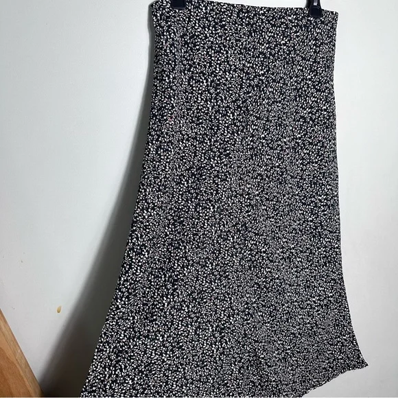 Black and White Floral Maxi Skirt - Picture 6 of 6